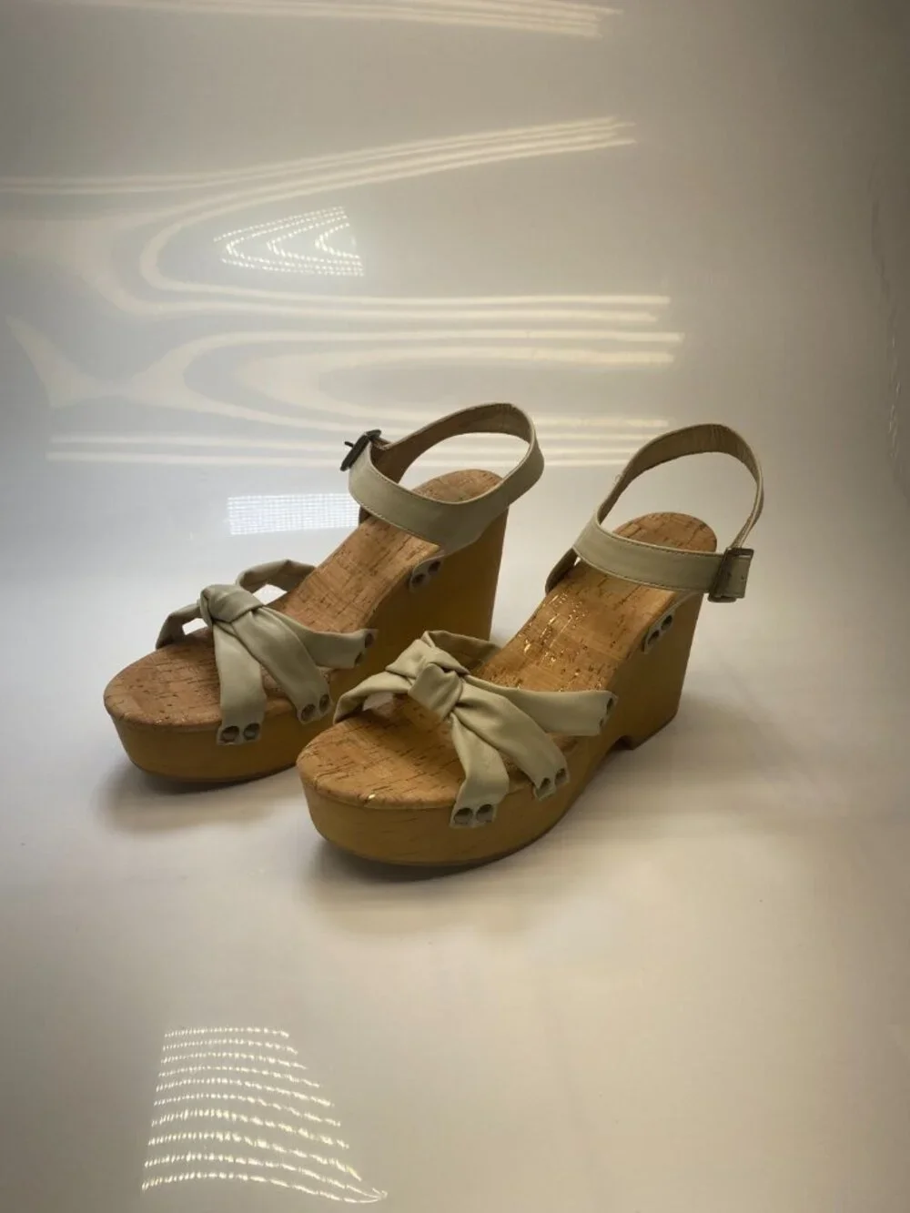Korks Women's Strap Faux Leather Ivory Wedge Sandal Sz  11
